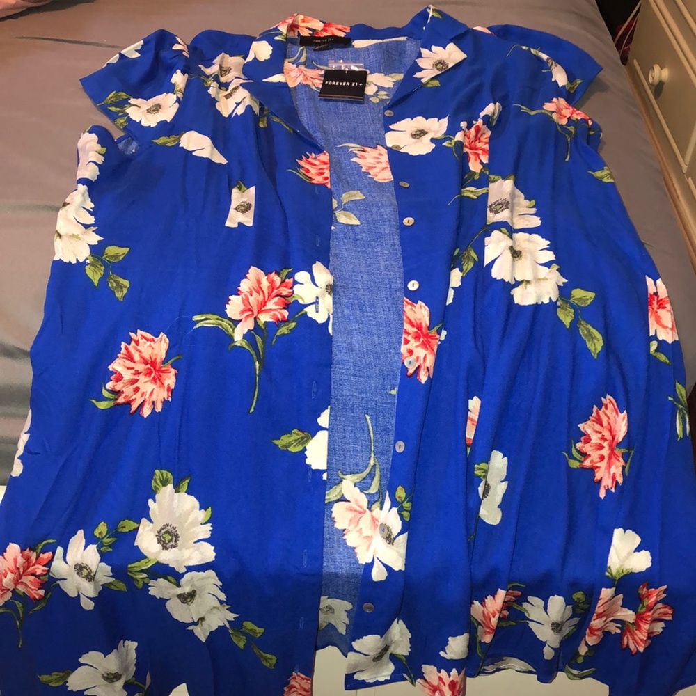 Plus size women’s midi dress.